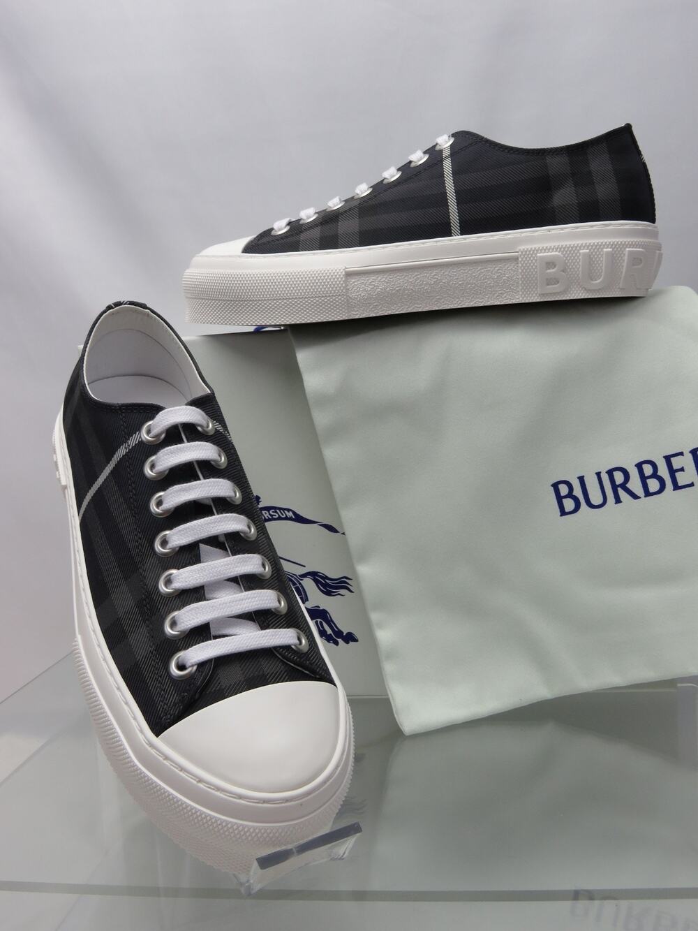 NIB BURBERRY JACK STORM BLUE CHECK CANVAS LOGO WHITE CAP EAKERS 46 12 ITALY